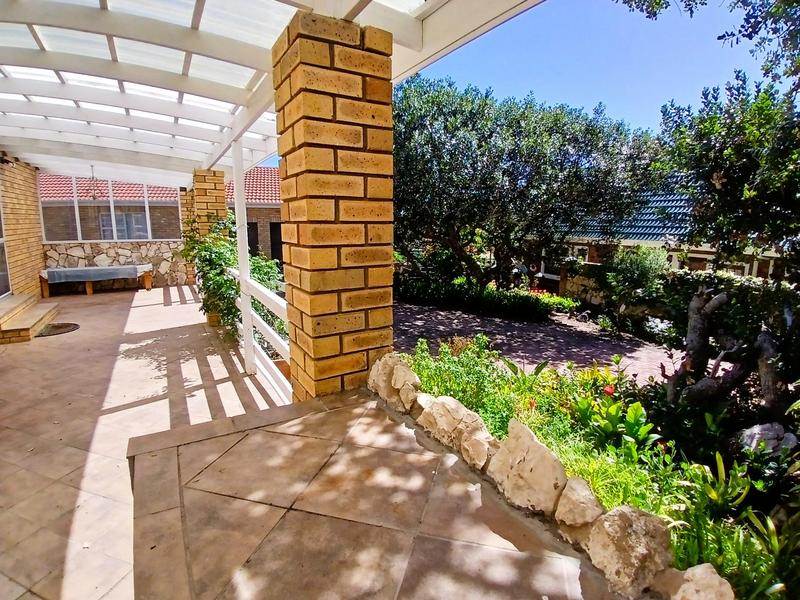 3 Bedroom Property for Sale in Stilbaai Wes Western Cape